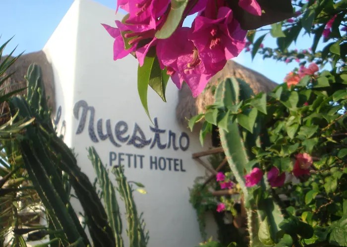 Lo Nuestro Petit Tulum